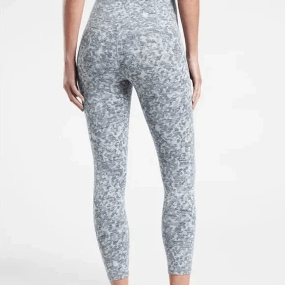 Athleta Elation Textured High-Rise 7/8 Tight Leggings Meadow Snowfall Blue M - Picture 3 of 13
